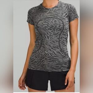 Lululemon Swiftly Tech 2.0 Short Sleeve shirt in the PrimalClash Black/Gull Grey